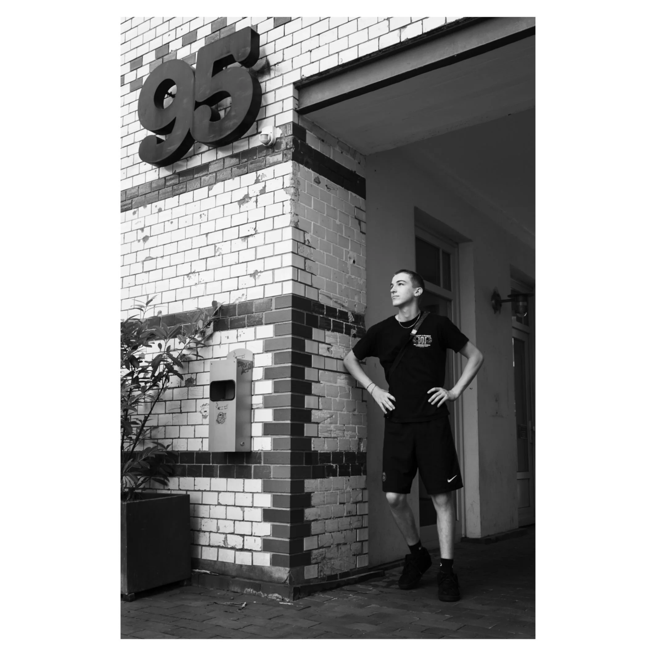 95 @jeanfro_ 
.
.
.
.
.
#fujifilm #streetphotography