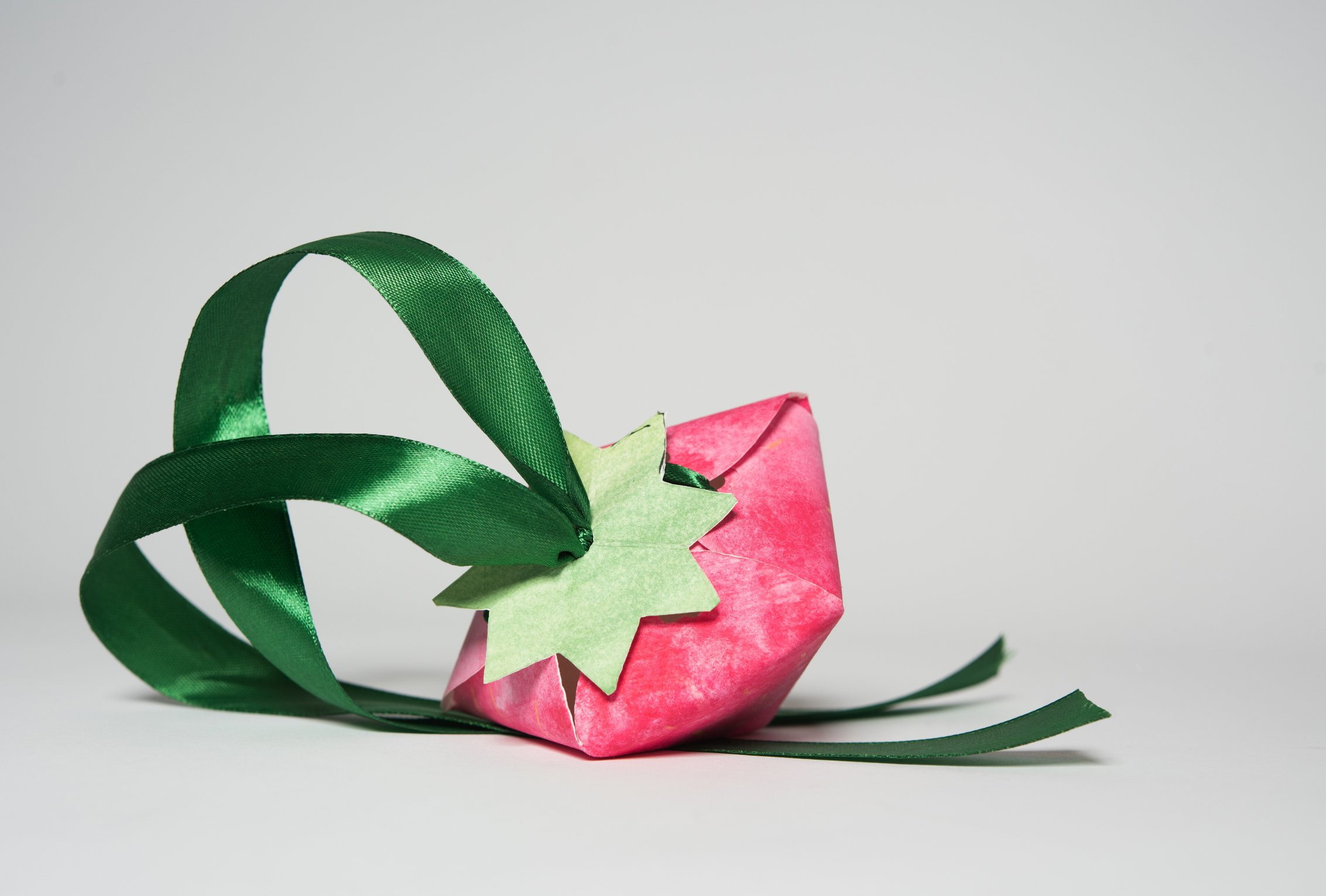 Small strawberry origami gift box