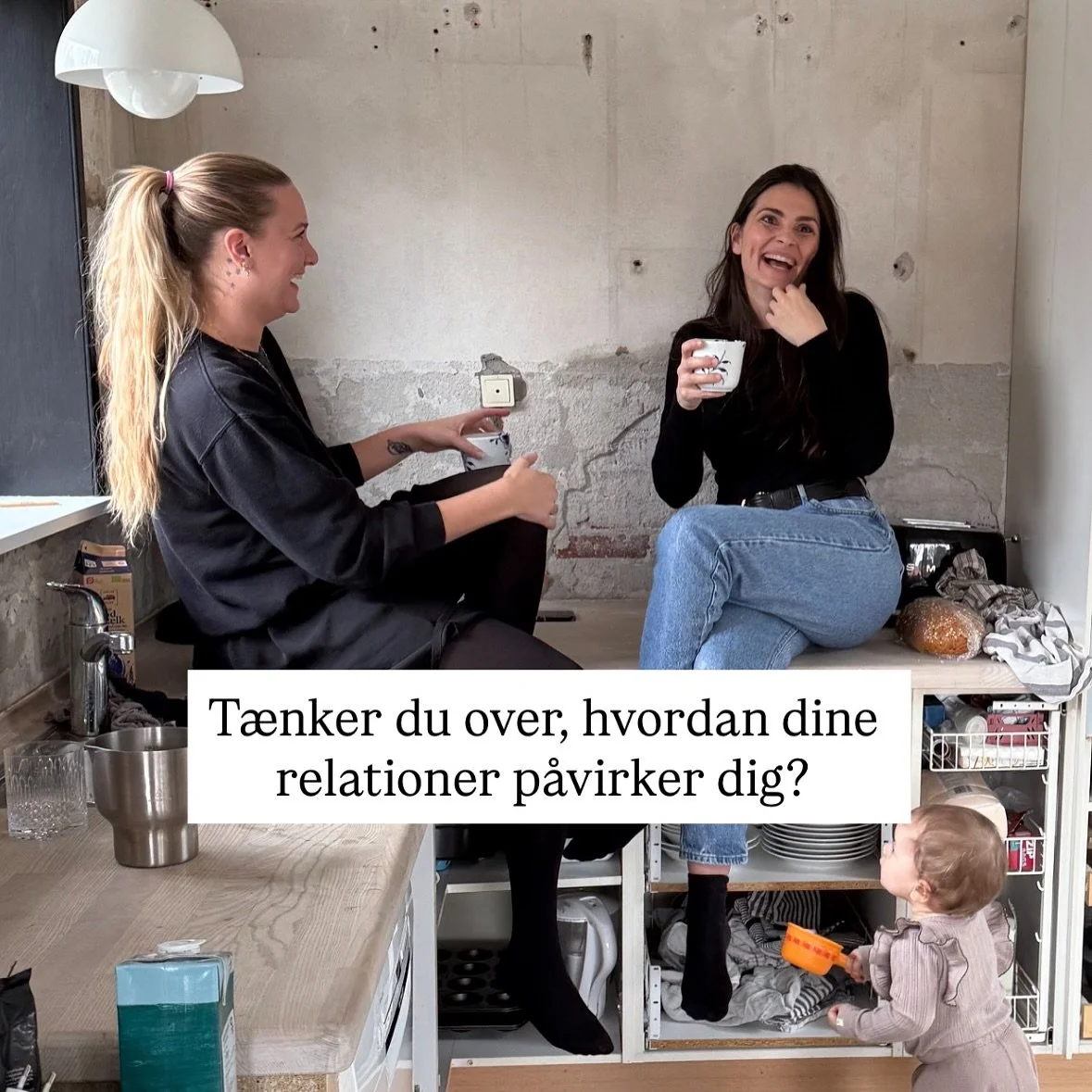 Det er ikke kun mad og s&oslash;vn, der p&aring;virker dine hormoner.
Det g&oslash;r dine relationer ogs&aring; 👯&zwj;♀️

N&aring;r du igen og igen m&aelig;rker stikpiller, kontrol, jalousi, f&oslash;lelsen af at skulle v&aelig;re p&aring; vagt &nda