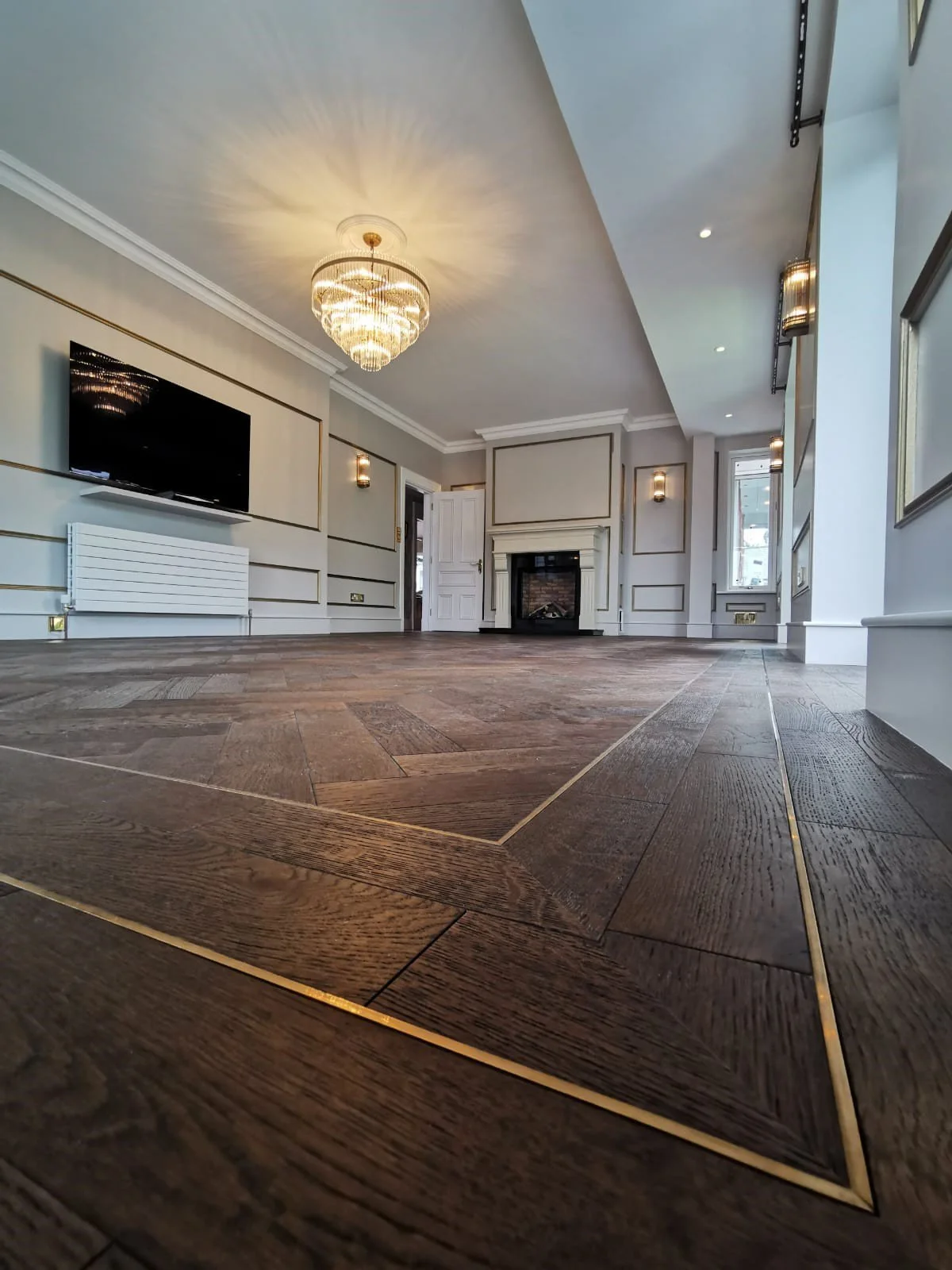 Whiteriver Albury Oak installed with brass inlay strip