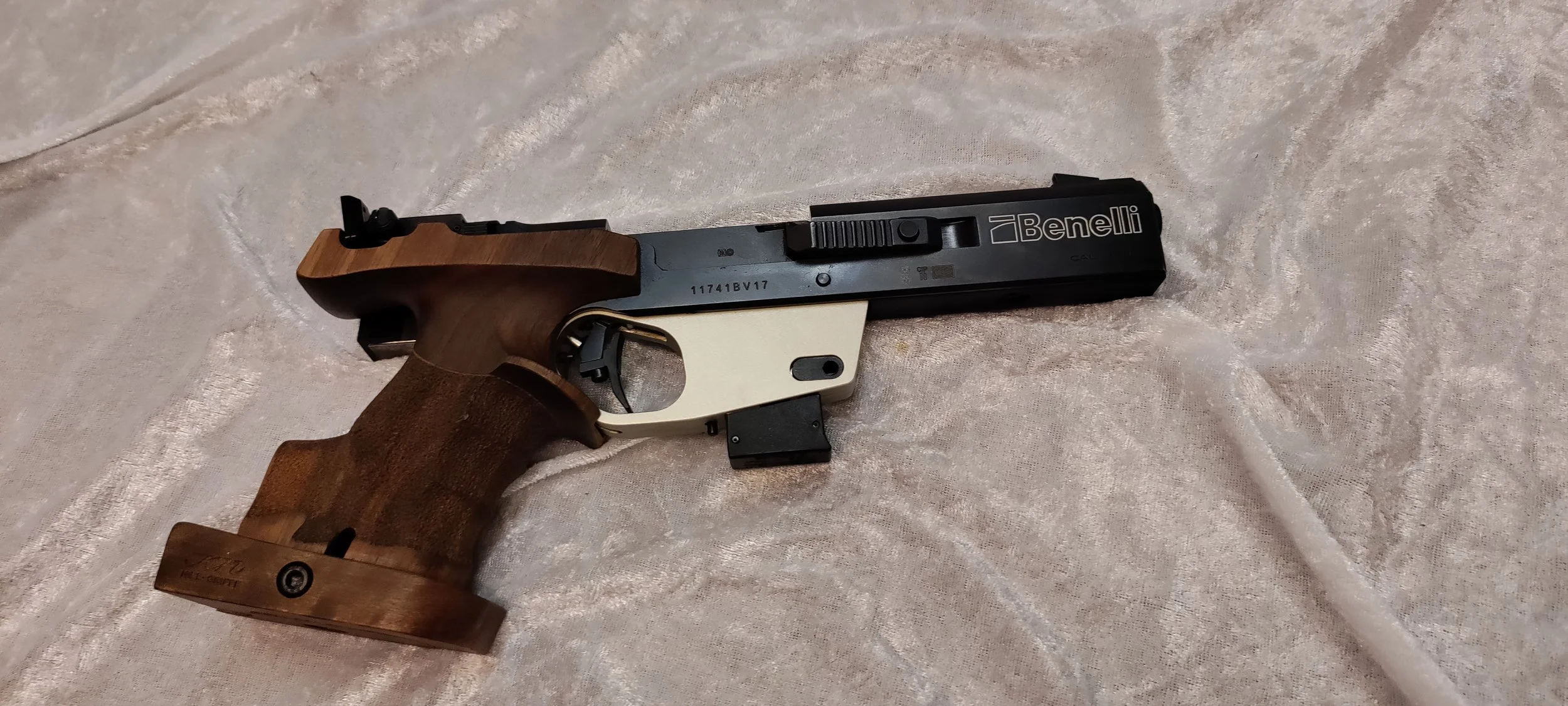 BENELLI  MP 90 S   Kaliber 22LR