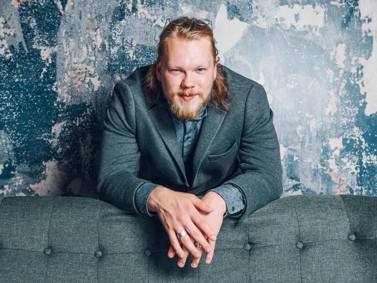 Bild von Tim Robert Zander Geschäftsführer der TRZ Agilität & Resilienz Consulting UG (haftungsbeschränkt) und Fachgebietsleiter für Mental Health & Resilienz an der Erasmus Hochschule Basel