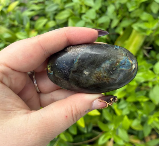 Labradorite Palmstone