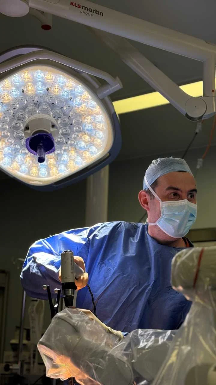 Mr Gordan Grahovac spinal surgeon in kent and london using mazor x for minimally invasive spinal surgery