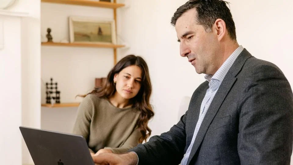 Mr Gordan Grahovac, CSF Leak specialist, doing a consultation with a patient