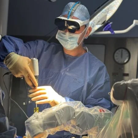 Mr Gordan Grahovac, spinal surgeon uk, performing minimally invasive surgery