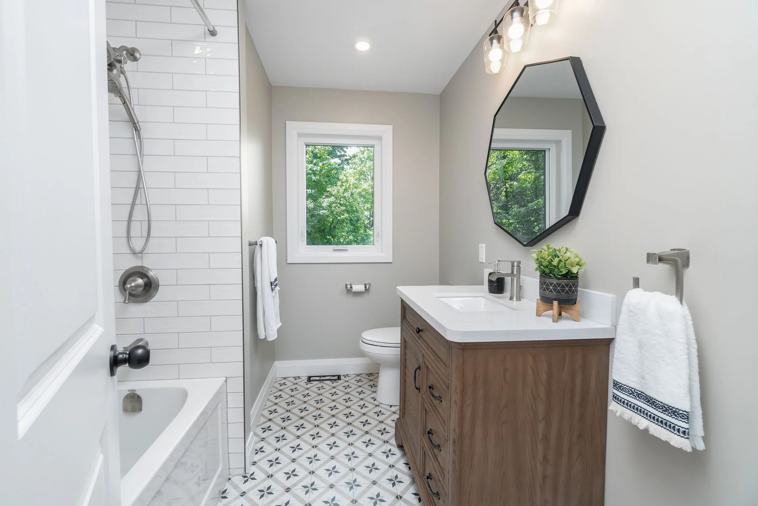 7142 ON7 Acton ON L7J 2L9-print-028-027-Bathroom-4200x2800-300dpi.jpg