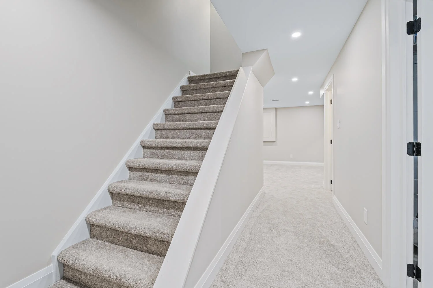 59 Maple Ave Unit 2 Halton-large-030-034-Lower Landing-1500x1000-72dpi.jpg