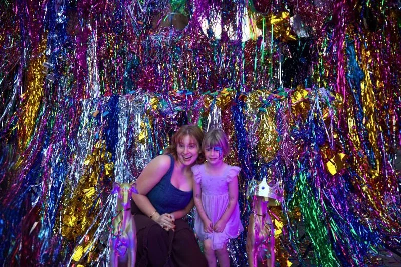 SelfieThrone6.jpg