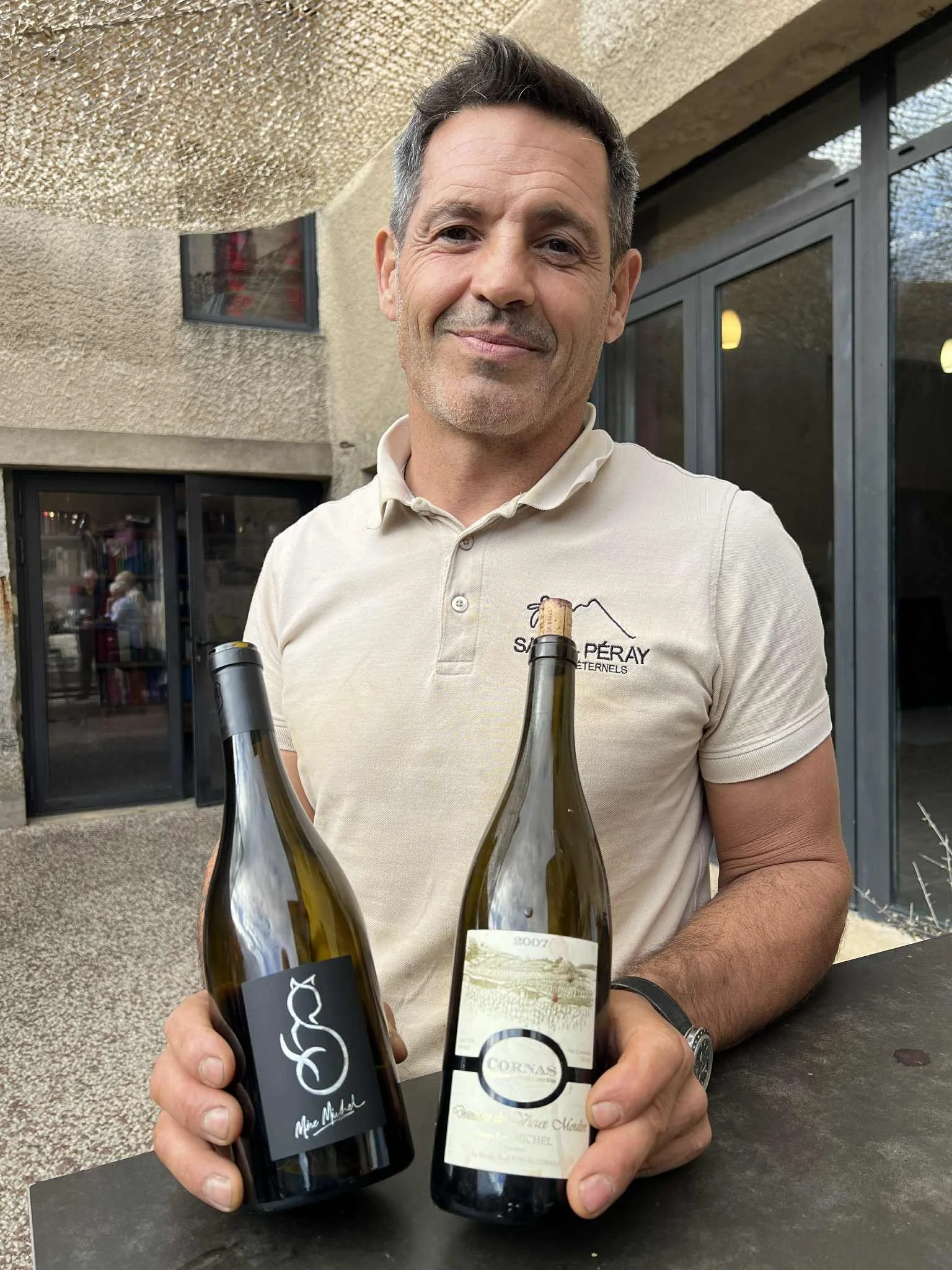 syrah-magikeren som droppet klær for vin