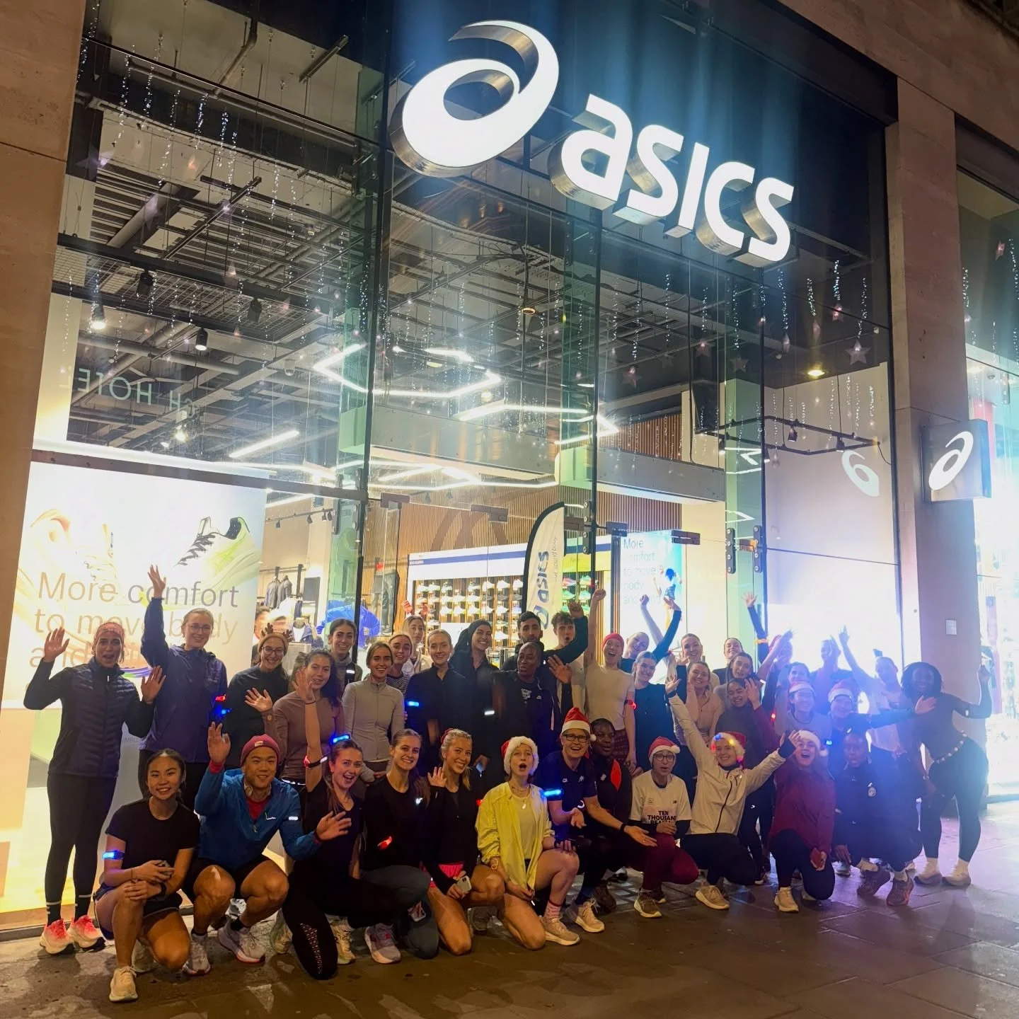 THE HEALTHCARE CLUB XMAS SPECIAL 🎄🎁🎅🏻

Huge turnout for this evenings last @the_healthcareclub of the year! 

CHRISTMAS SONGS BLASTING ROUND HYDE PARK 🎶🎶🎶🎶🎶🎶🎶🎶

Thank you to @asicsrunning for hosting us as the newly renovated store! Can&r