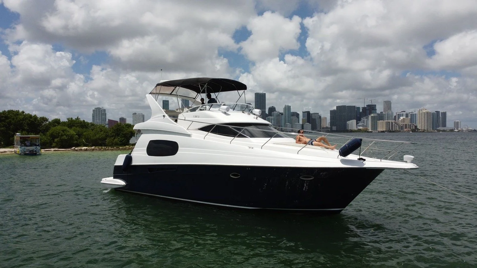 48' SILVERTON FLYBRIDGE 3.jpeg