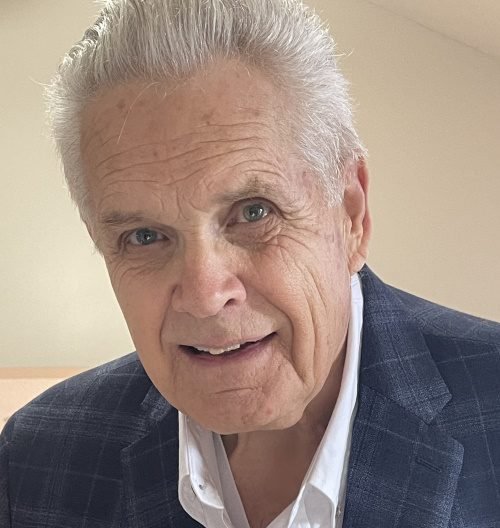 Tom Hollis Headshot.jpg