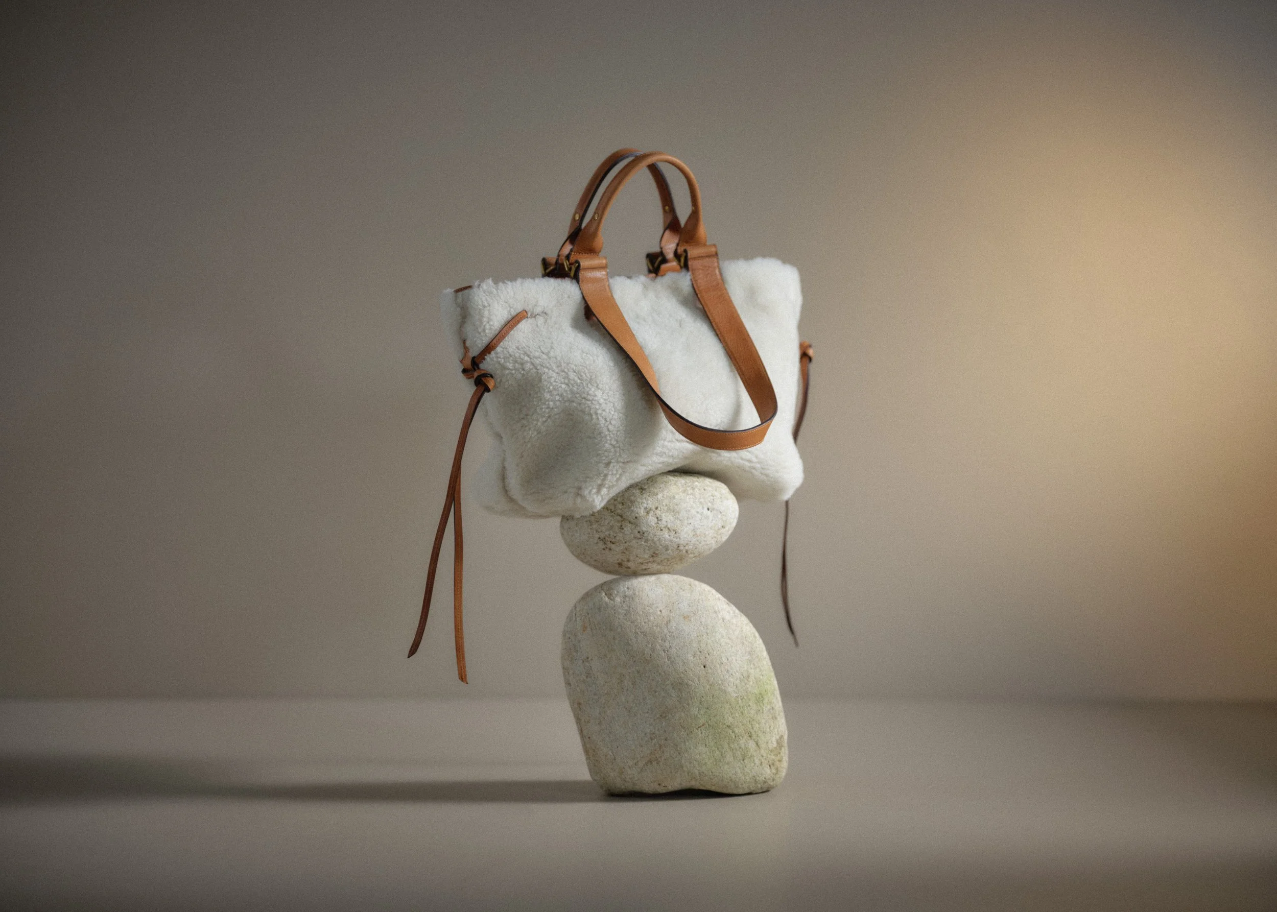 _women_anewbalance_bagtrends_teddy.jpg