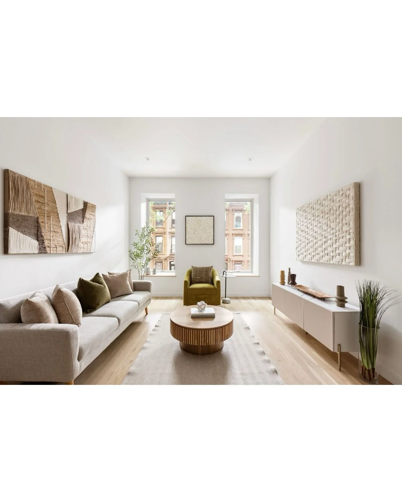 Special Projects can range from all creative projects including Staging.✨ Earlier this year ASP staged this unit in Brooklyn - Mary in LA &amp; Sophia in NY worked together on this project with the goal to put more artists&rsquo; works into cool spac