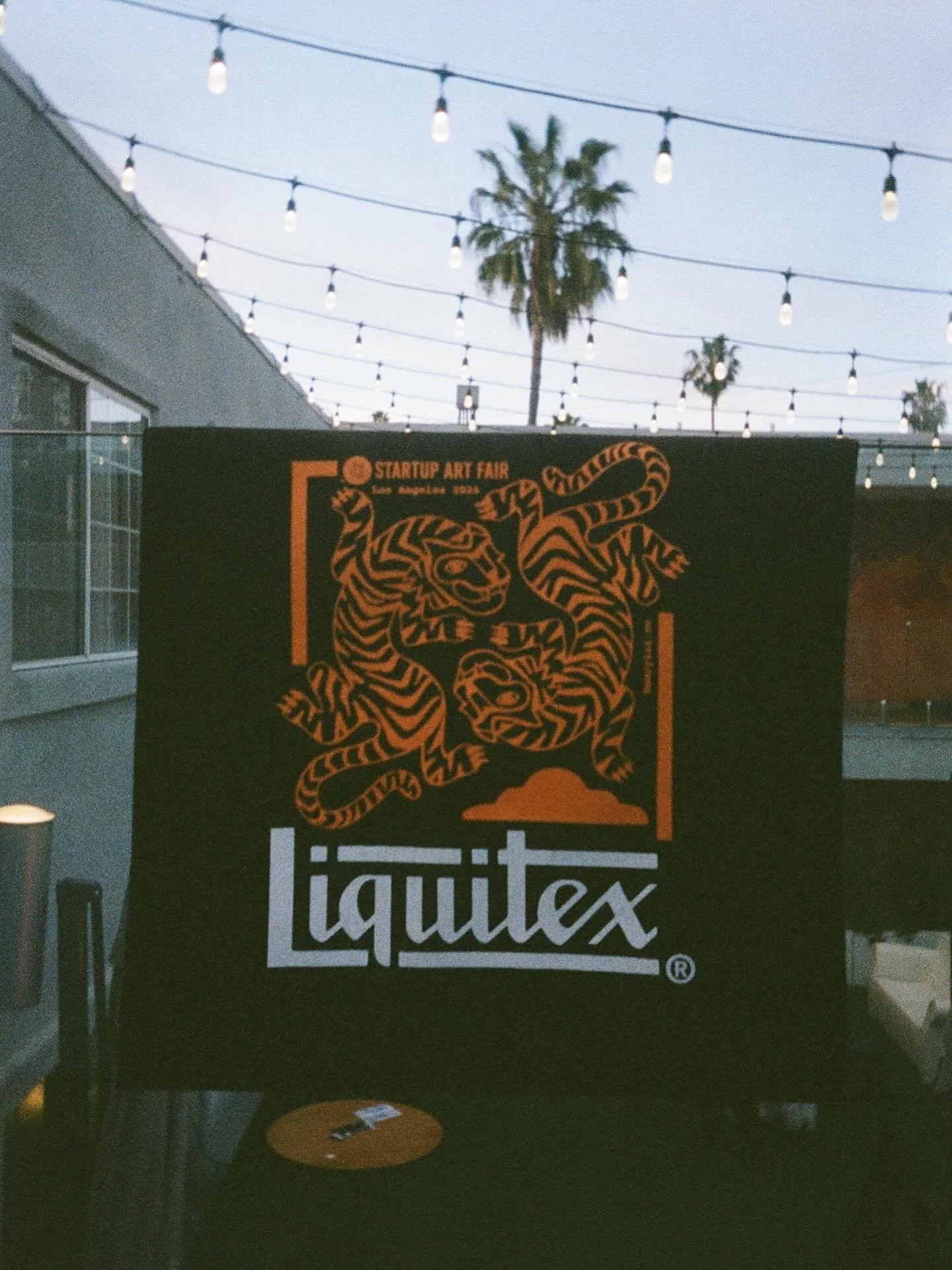 There were two hundred Liquitex x ML Tiger totes made for Startup Art Fair this past weekend. We&rsquo;d love to see where they&rsquo;ve traveled to&hellip; We&rsquo;ve heard some say New York, Chicago, Seoul, San Francisco and more. Send pics.🤩

Ta