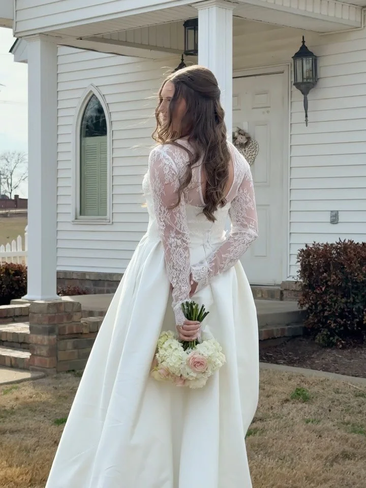 Moments from our camera roll that we can&rsquo;t stop thinking about!! 💌 

Benny &amp; Hanah 2.21.26 ✨🥂

Venue | @chenalcc &amp; Fourwinds Chapel
Photography | @shelbyhurleymedia &amp; @audreybeckphotography 
Dress | @lowsbridal 
Band | @aceswildba