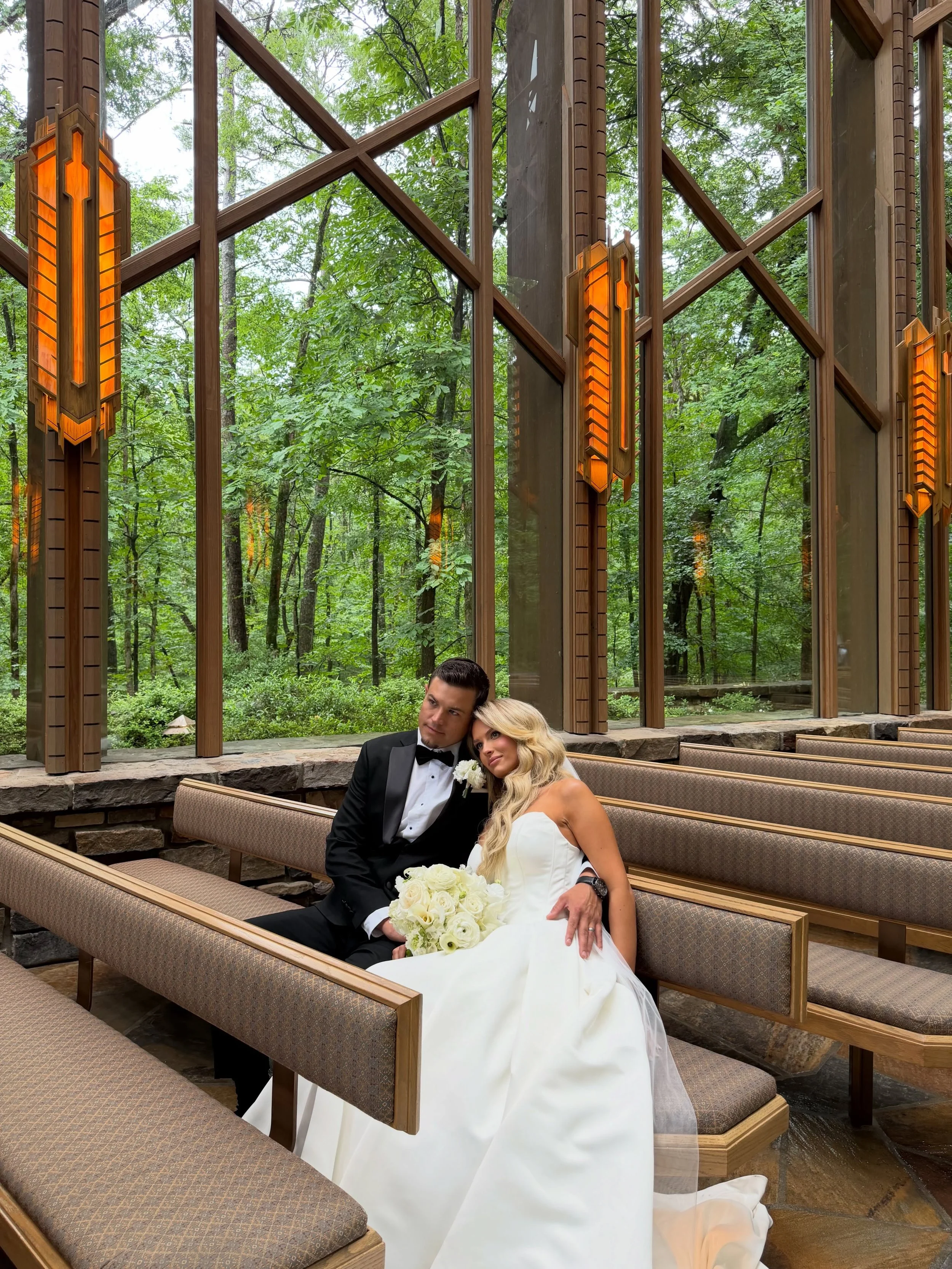 Cheers to Blake &amp; Amber!!!! ✨🥂

Chapel: @anthony_chapel 
Makeup: @jessicahumerick 
Photography: @lindsandlacephotography 
Bartender: @raising_the_bar_hs 
Catering: @bhivecatering 
Content Creators: @xochitlsocial