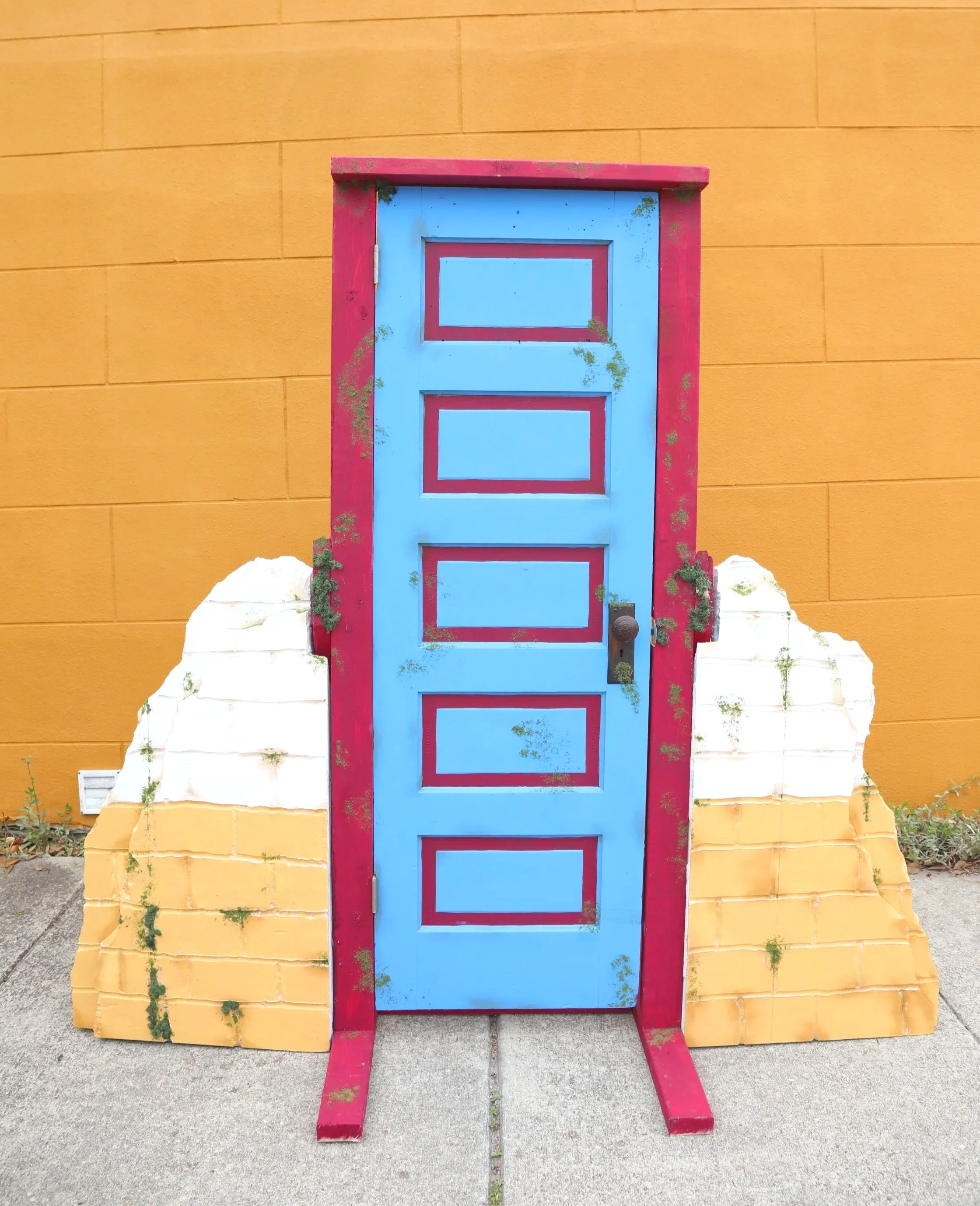 CicloCapitalDoor_Closed.jpg