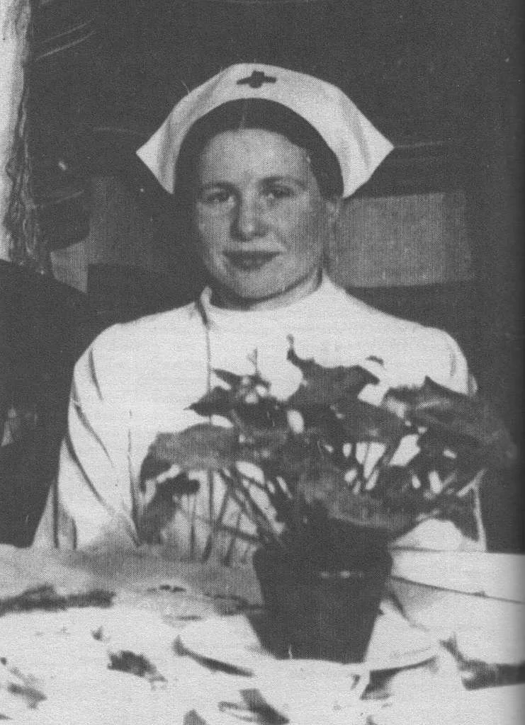 Irena Sendler vestida de enfermera
