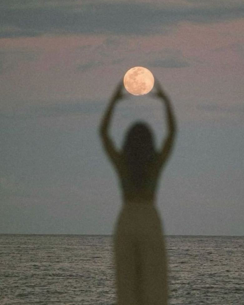 The Full Moon in Cancer Is Here to Help You Come Home to Yourself