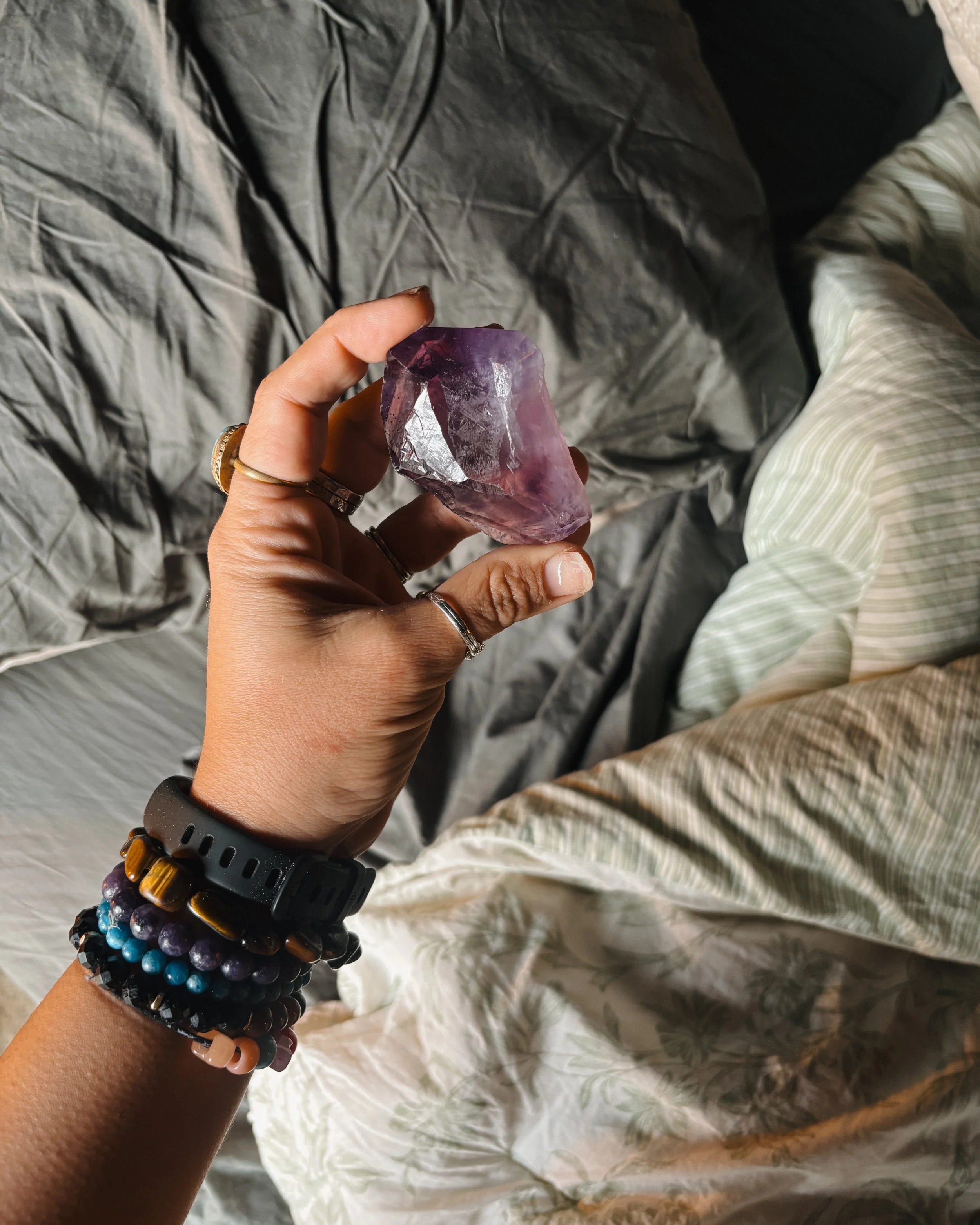 Why Do Woowoo Besties Sleep With Amethyst Under Their Pillow?