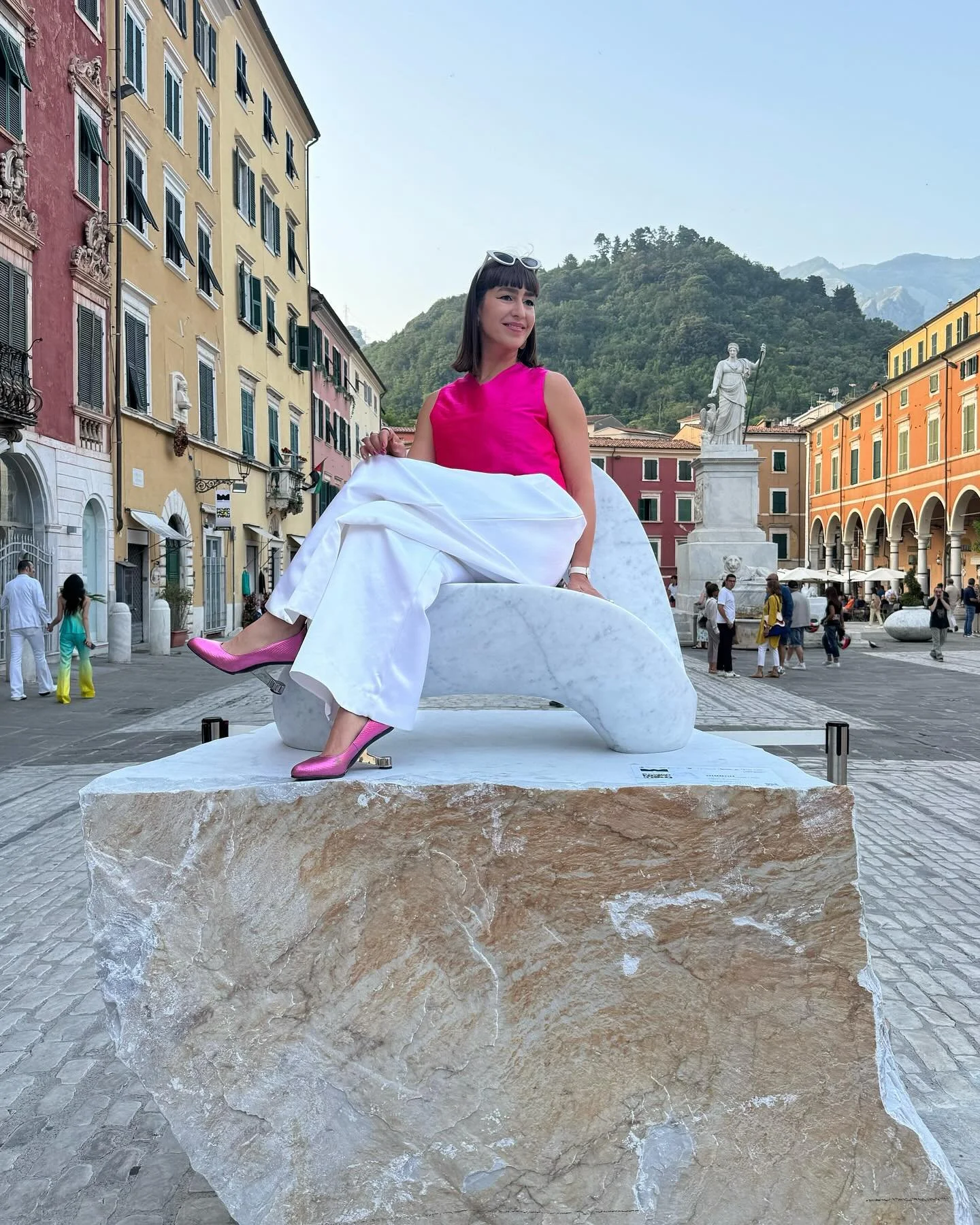 &bull; R I B B O N  A R M C H A I R &bull; 

Opened on Friday 13th of June on Piazza Alberica in the heart of city of Carrara. 

Thank you @white.carrara for inviting me to be part of this special event and @franco_spagnoli_scultura for the great job