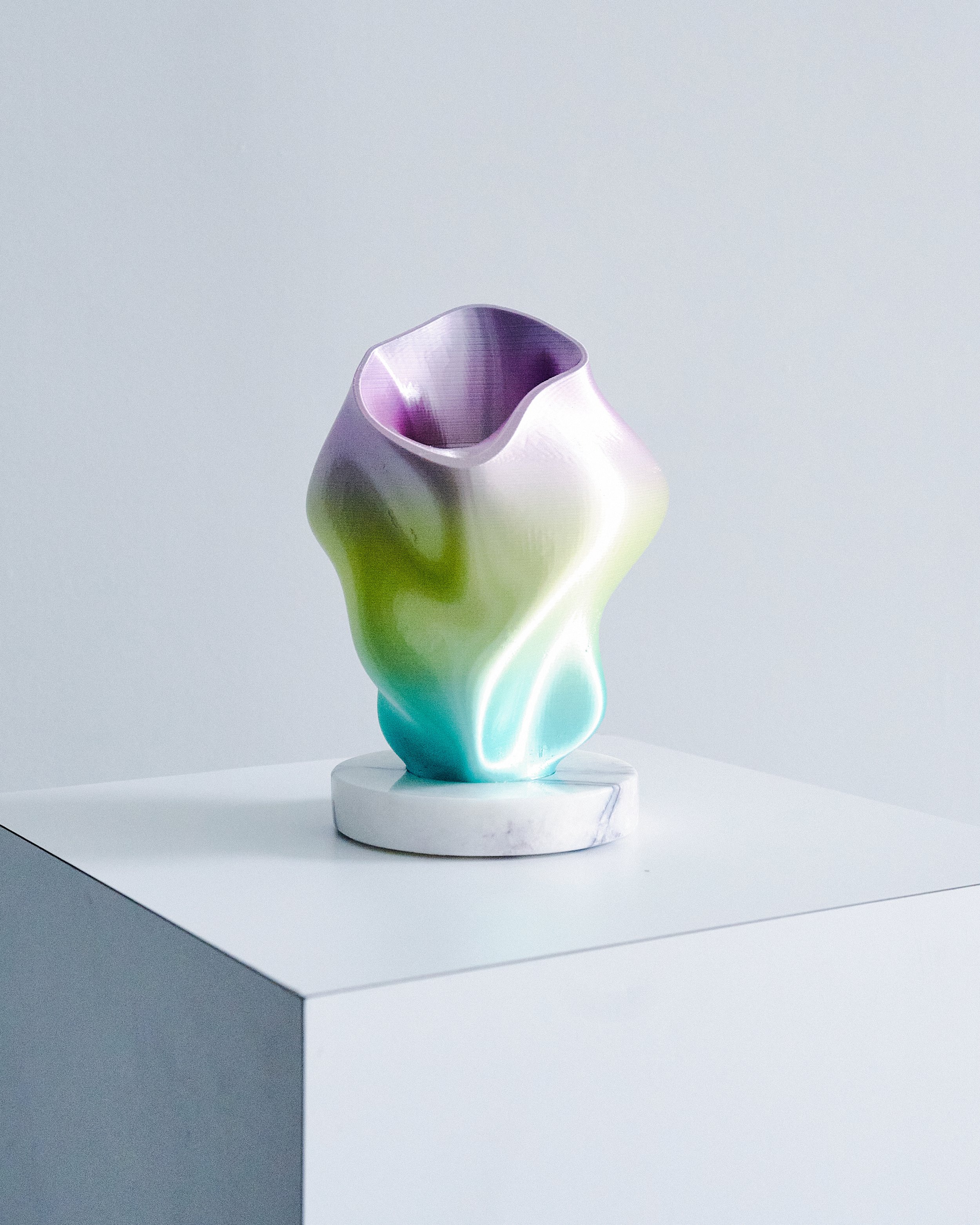Kickie-Chudikova_Ether-vase_ADORNO_MELT(c)Aleko-Syntelis.jpg