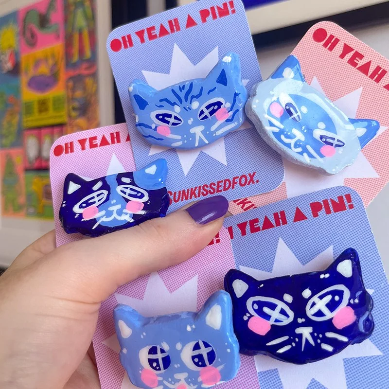 pinbadges_0005_catsblue2.jpg