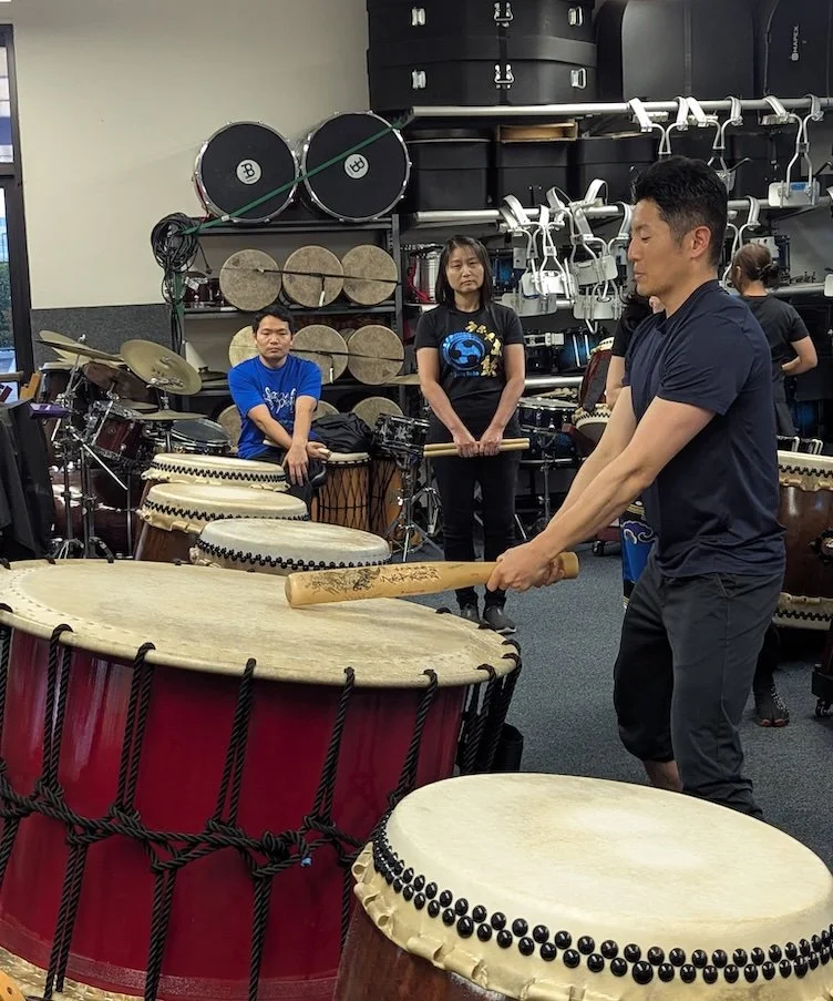 Kodo drummer Taiyo Onoda demonstrating odaiko drumming form