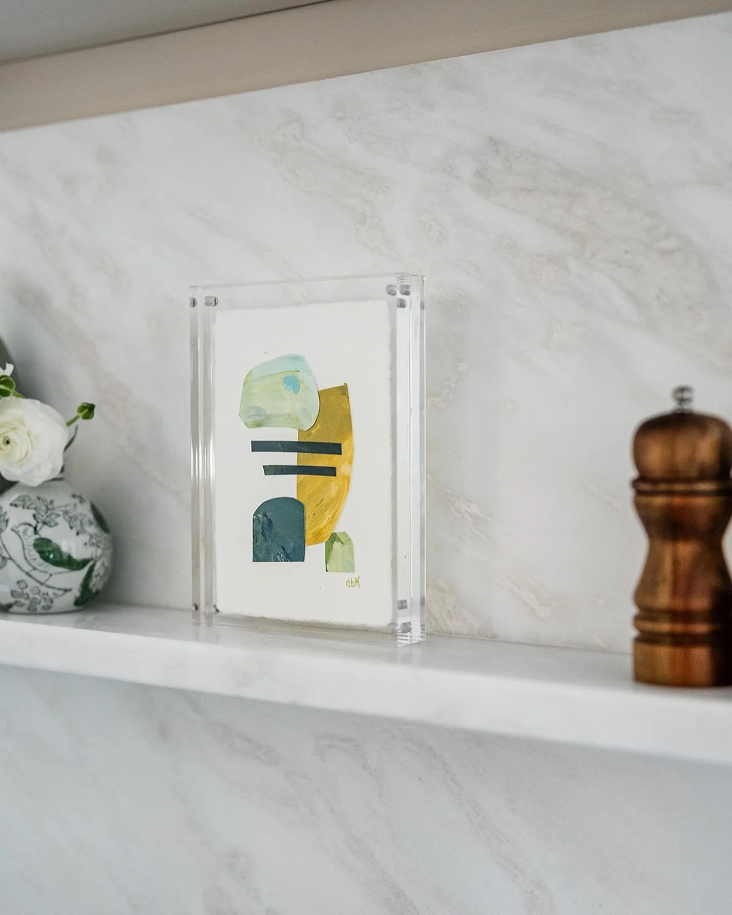 A marble shelf for your salt and peppa shaker and a lil art moment? Okay, yes please.

📸: @ellenwagnerphoto