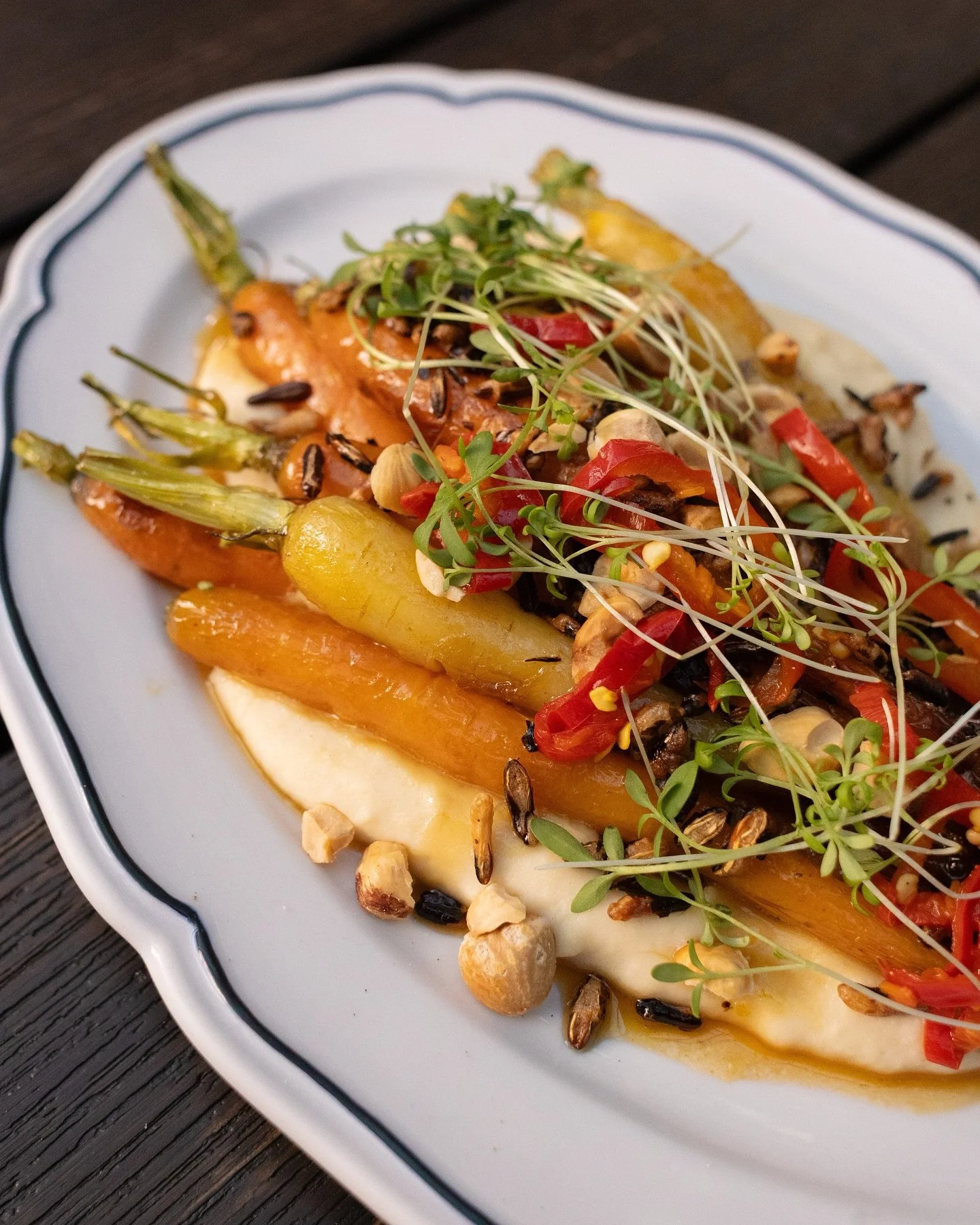 Get your autumn veggie fix with Chef Dominic’s Local Glazed Carrots and Roasted Fall Squash.
🥕 Steen’s cane syrup coats sweet roasted carrots, paired with Jimmy Nardello peppers, silky celery root cream, watercress, toasted Oregon haz