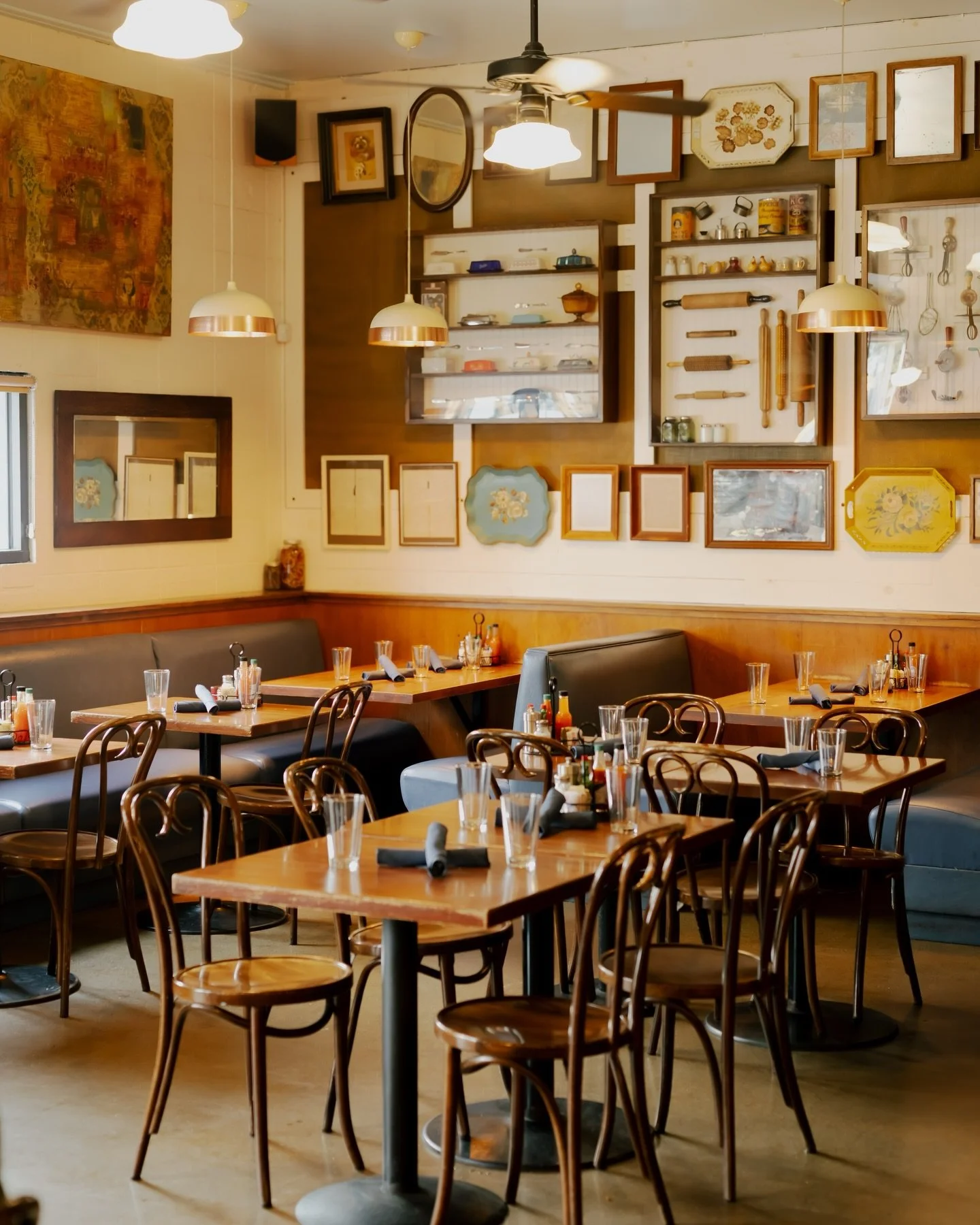 There&rsquo;s a seat waiting for you this evening!⁠
⁠
We&rsquo;re open for dinner from 4:30pm&ndash;9pm.⁠
If you&rsquo;re joining us after work, drop in for happy hour from 4:30pm&ndash;5:30pm, or late night from 8pm&ndash;close. See y&rsquo;all soon