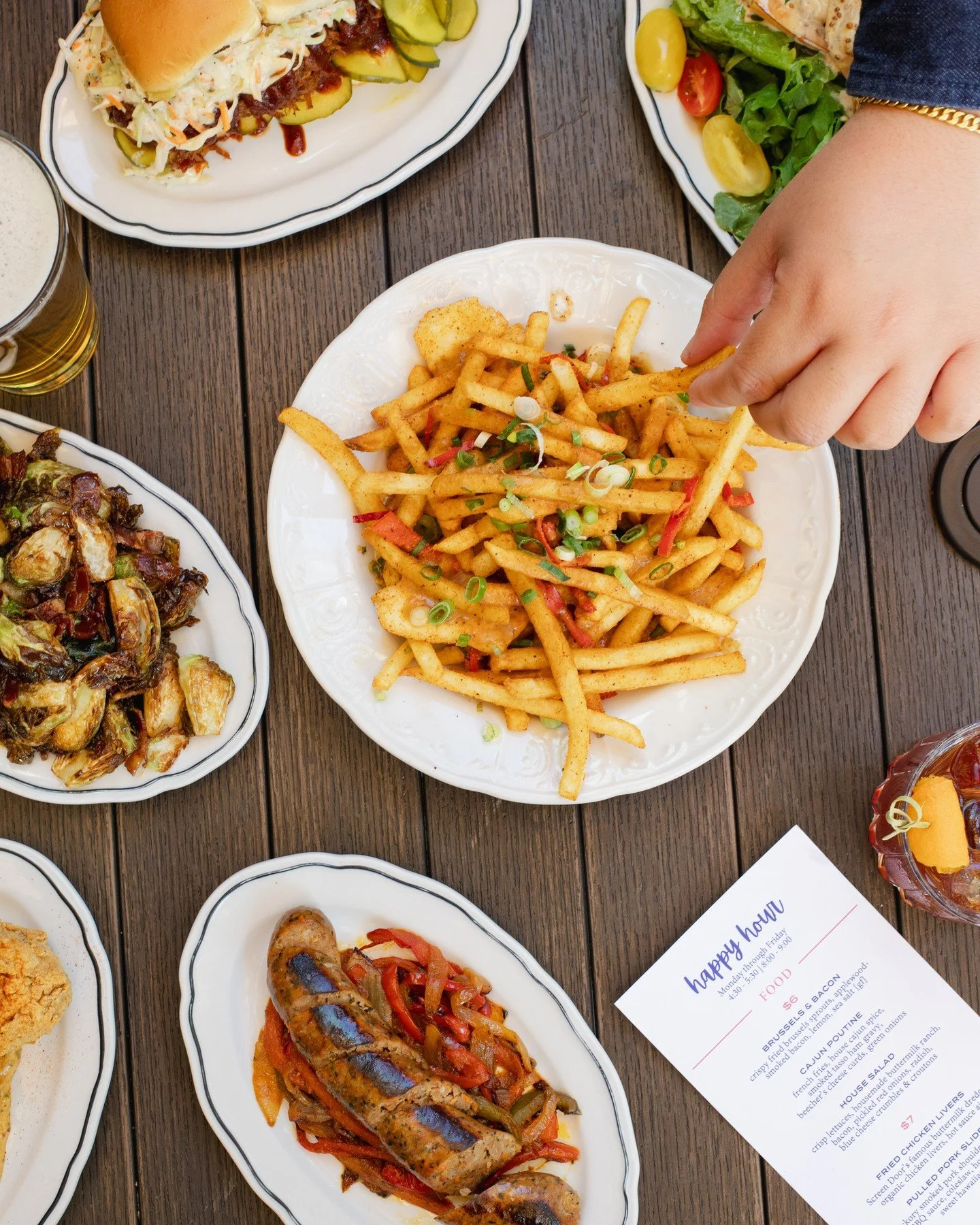 Make the most of @firstthursdayportland tonight with Happy Hour from 4:30&ndash;5:30pm. Grab a cocktail and a few bites before exploring the neighborhood's galleries and shops.⁠
⁠
#screendoorpdx #pdxfood #portlandfood #travelportland #happyhour