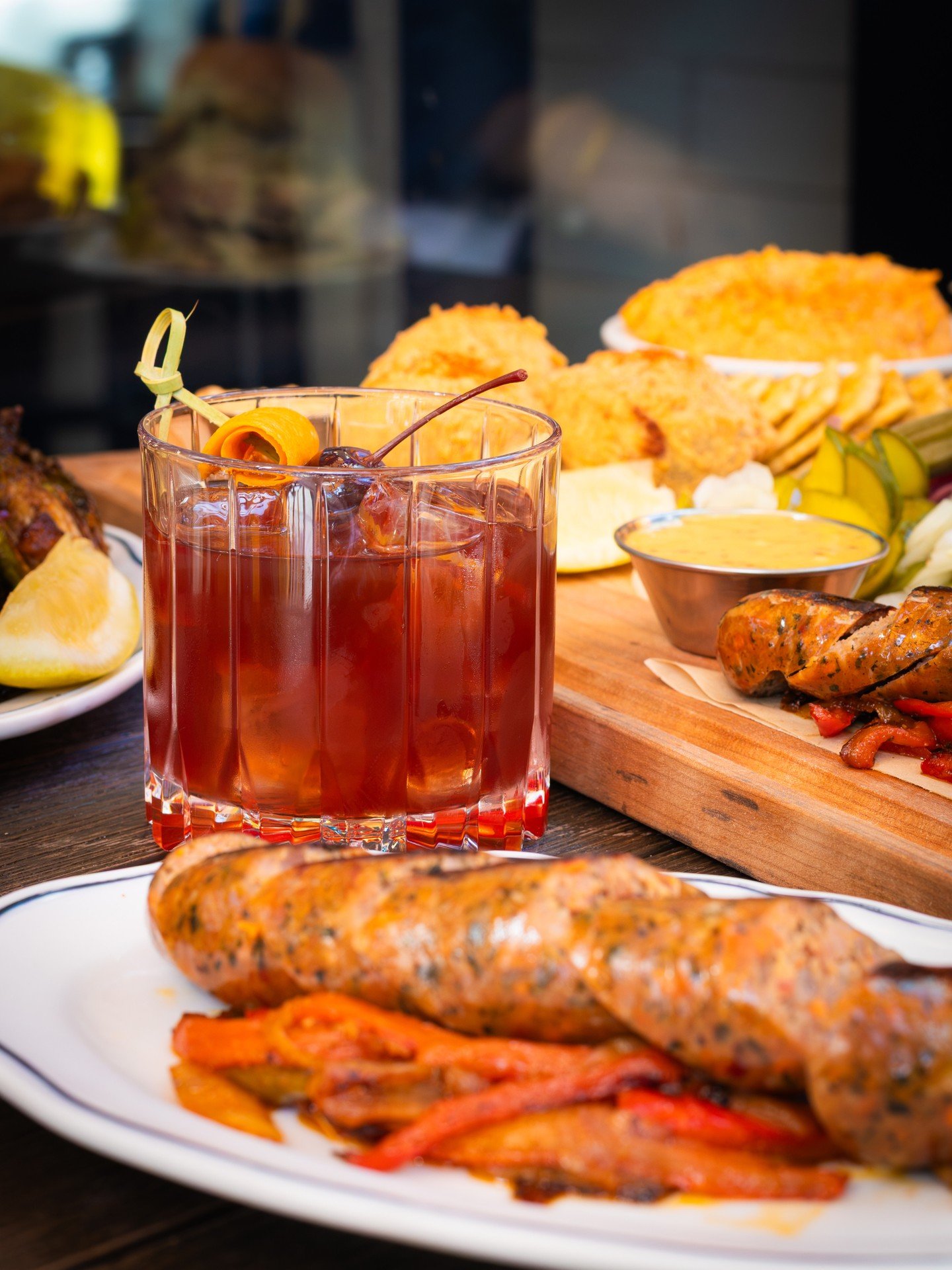 The days are getting shorter, but there's still plenty of time for happy hour. 🍸 Pull up a chair and join us Monday through Friday, 4:30&ndash;5:30pm or 8&ndash;9pm. Because a little something before dinner (or after) sounds pretty good to us.⁠
⁠
#s