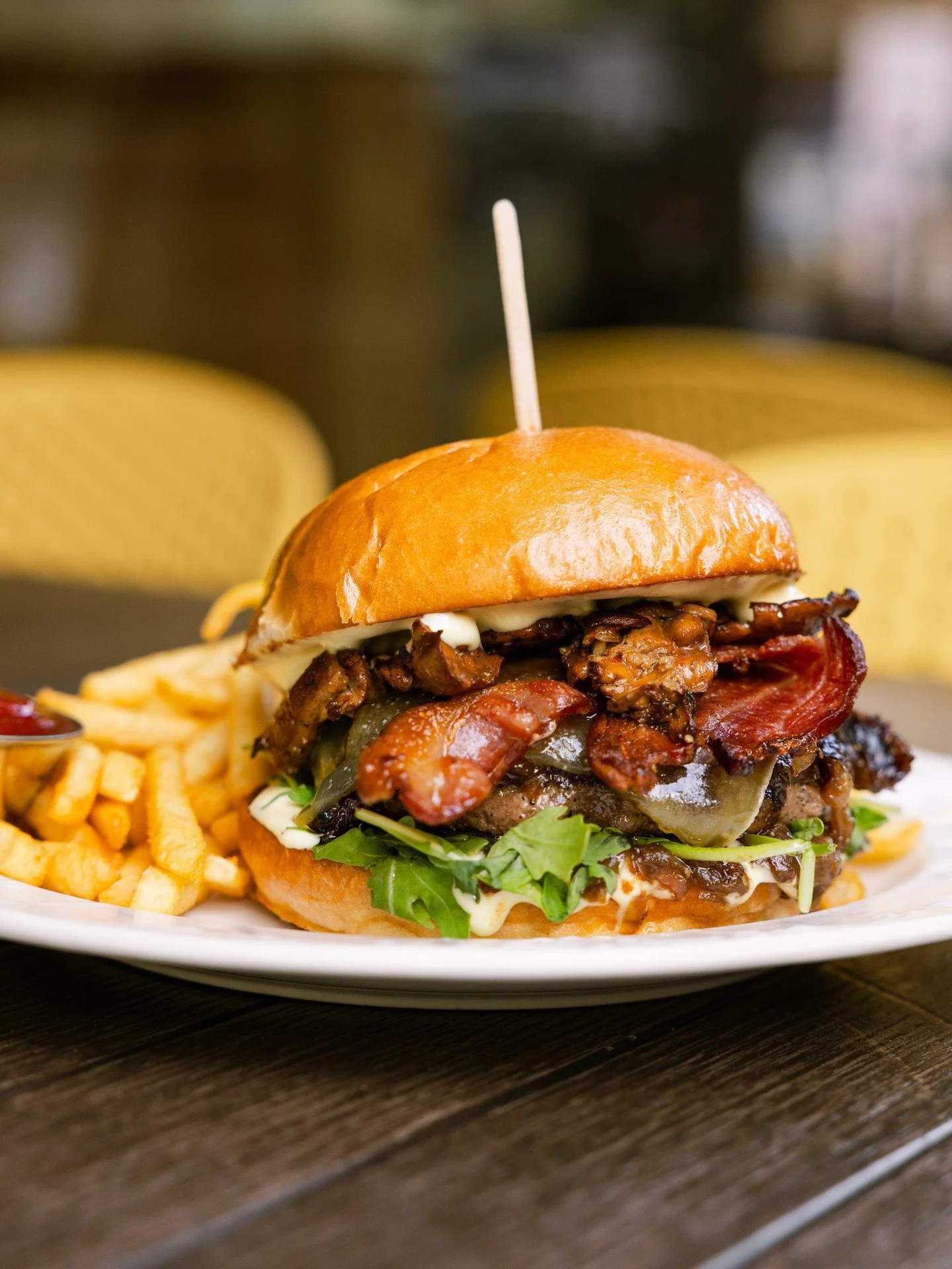 Cancel your plans to cook tonight. Chef Dominic recently added a few dishes to our dinner menu, and they&rsquo;re three very good reasons to join us!⁠
⁠
🍴 Mushroom &amp; Swiss Burger featuring St. Helens beef, Gruy&egrave;re, Dijonnaise, bacon, onio
