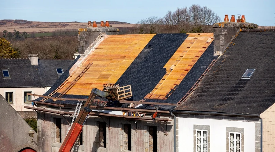 When to Call for Emergency Roof Repair in NJ: A Homeowner's Guide