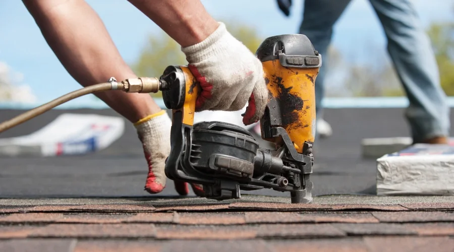 24-Hour Emergency Roofing Services: What to Expect When Disaster Strikes