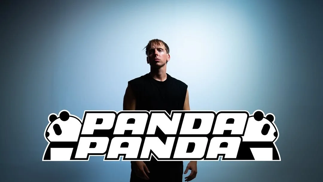 Konsert p&aring; Arena!
17. oktober blir det konsert med PandaPanda p&aring; arena!

I samarbeid med bakeriet frug&aring;rd har vi satt i stand konsert til studenter og ikke studenter.  Dette er gratis for alle studenter p&aring; HVL, m&aring; bare v