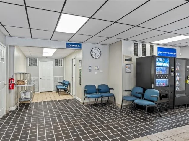 48-1132 N Main Street Inside 8.JPG