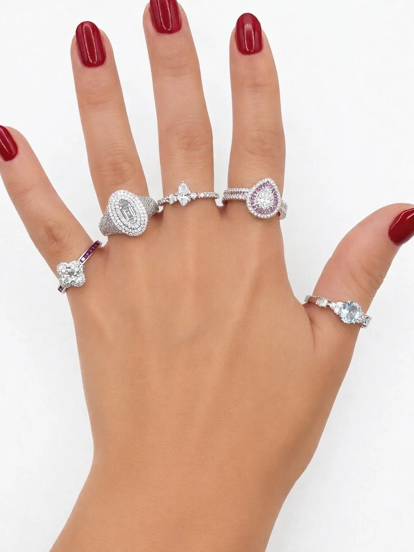 For&ccedil;a em cada camada. Os an&eacute;is em prata925 redefinem o stacking com atitude.

#aneisdeprata #prata925 #wishesjoias #ringstacking #joiasemprata925