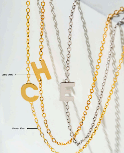 Colar chocker letra personalizável no ródio ou banho de ouro 18K