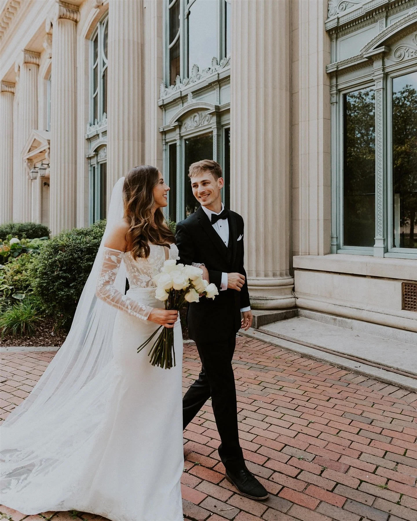 Happy Friday! Heading into the weekend ready to start sharing more of my work, slowly starting to come out of my Instagram hiatus. 

Excited to share more of the beautiful couples whose wedding days I have had the privilege of capturing. Elizabeth an