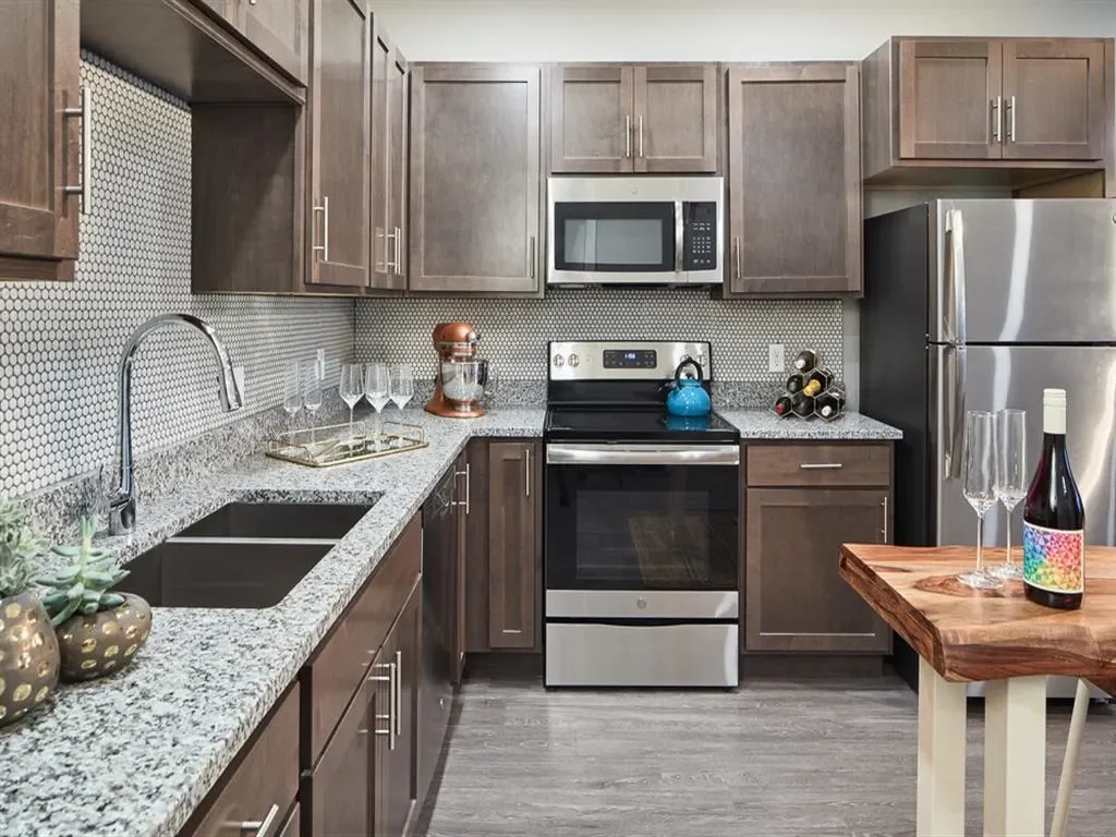 ne_omaha_centerline_p1619697_1_01_1_photogallery.webp