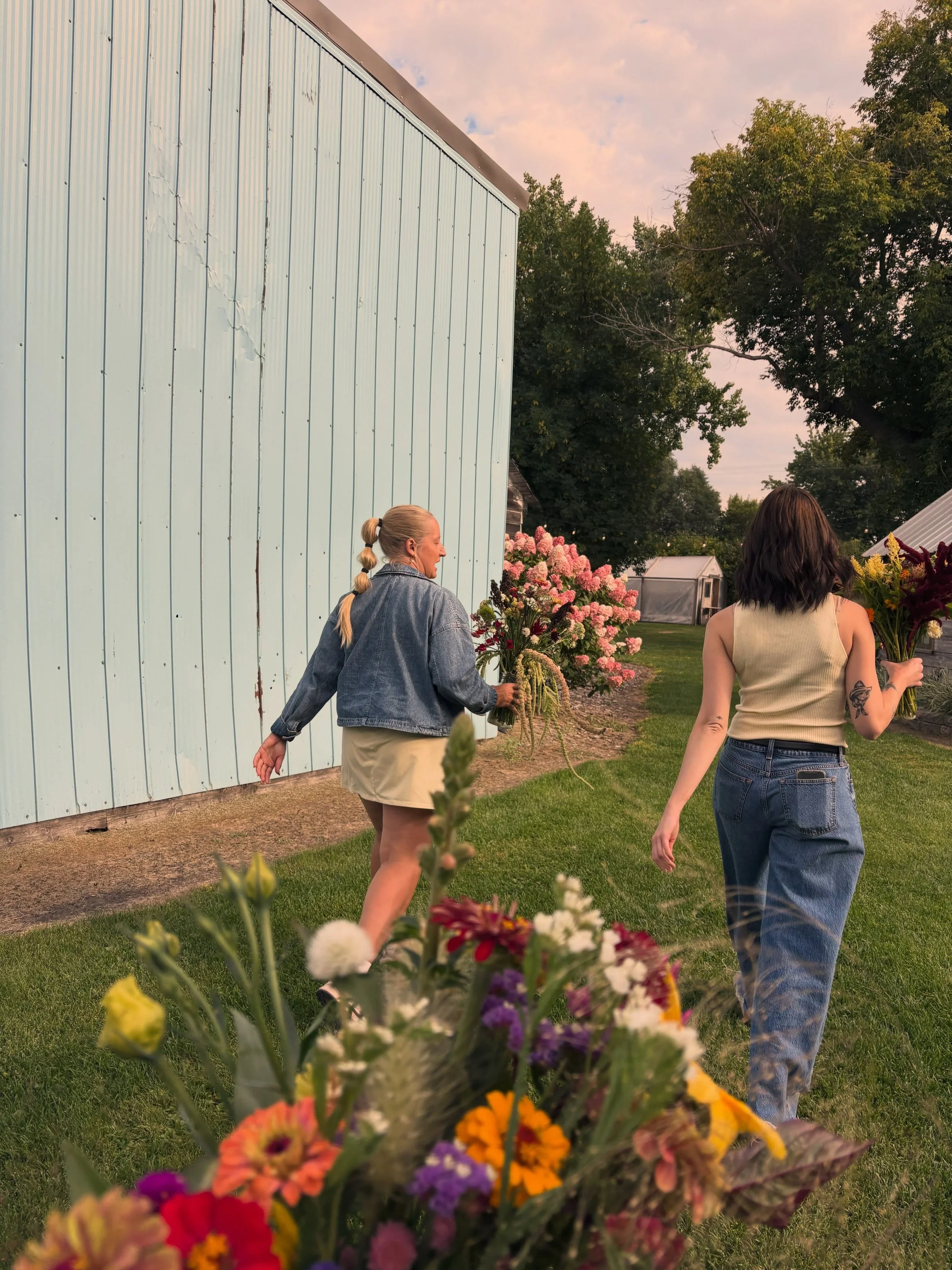 Cue end of August by Noah Kahan 🐞 💐 🌖