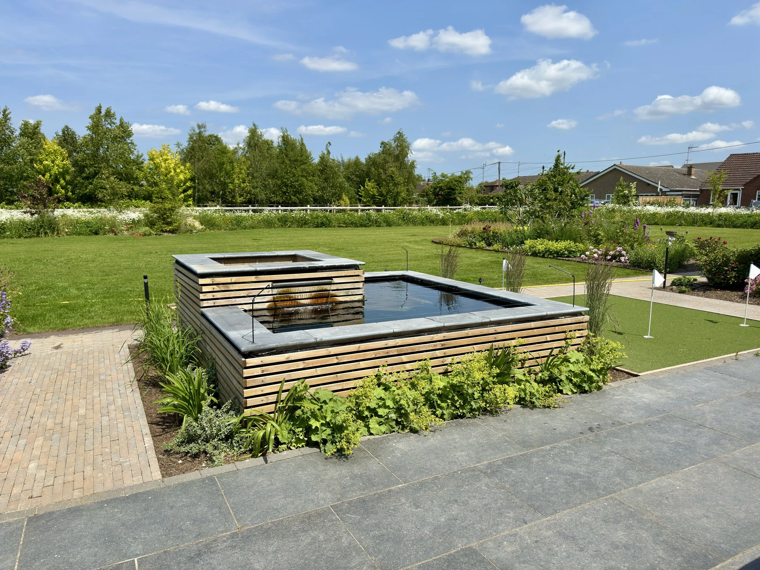 Landscaper vs Pond Specialist — This Is Why Experience Matters.