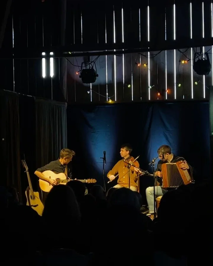 Tack INVER och alla som kom för en fantastisk, fullsatt  säsongsöppning igår! Vi är så glada att så många har hittat hit 🌻 Nu laddar vi om, för redan nu på söndag 20/7  öppnar vi ladan