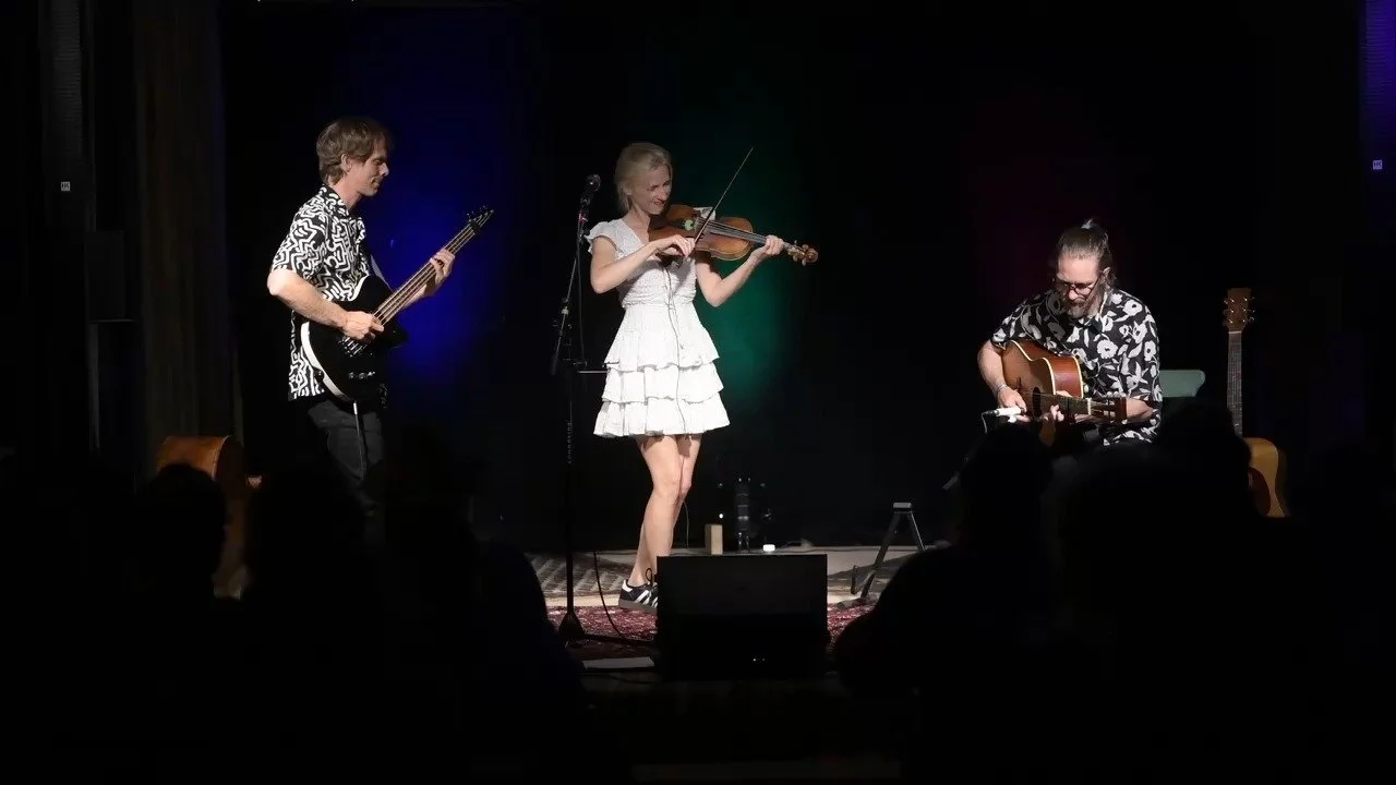 Vilken säsongsavslutning vi fick med Lena Jonsson trio! ⚡ ✨
Stort tack till alla som har besökt oss under sommaren! Nu tar vi en paus innan vi börjar planera nästa år, hoppas vi ses då!