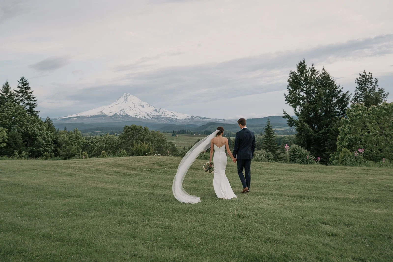 Sophie&Brian_MtHoodOrganicFarms_JenJonesWeddings2025-577.jpg