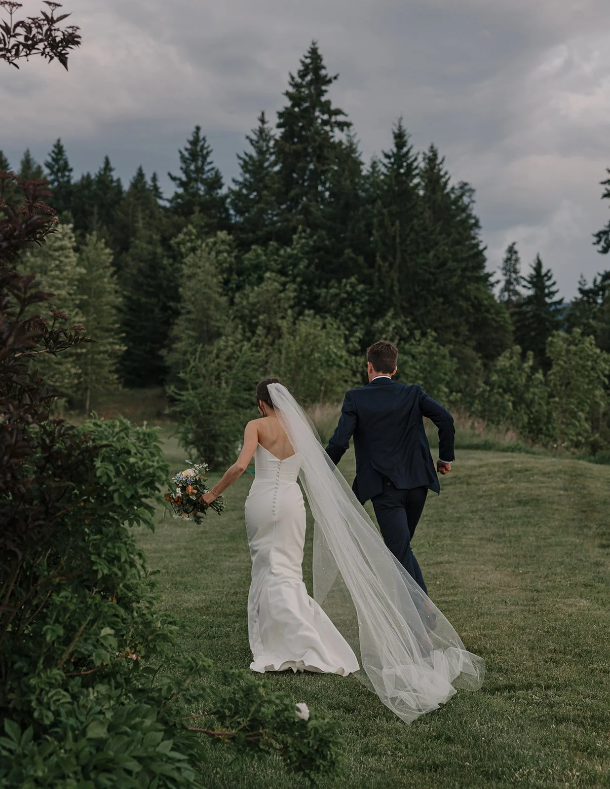 Sophie&Brian_MtHoodOrganicFarms_JenJonesWeddings2025-630.jpg